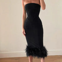 Robe corset noire élégante moulante sans bretelles avec plumes